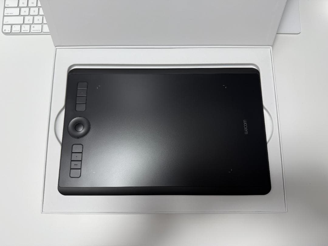 中古美品 Intuos Pro M PTH-660 板タブ ペンタブレット