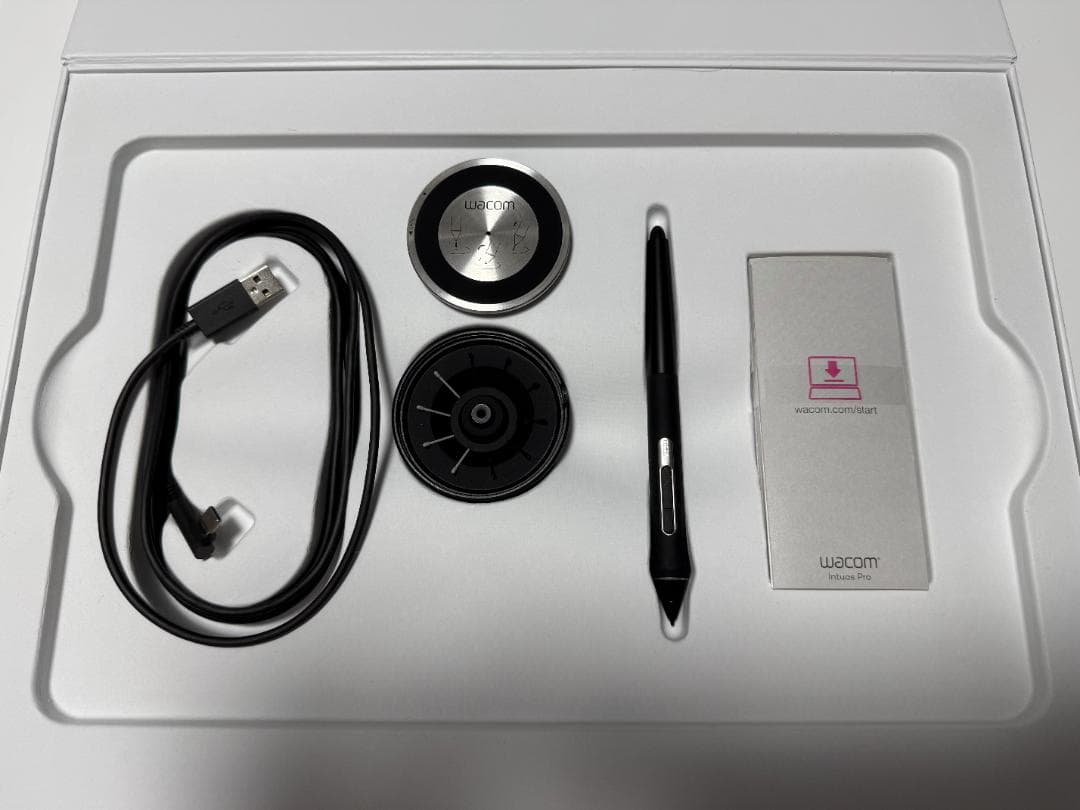 中古美品 Intuos Pro M PTH-660 板タブ ペンタブレット