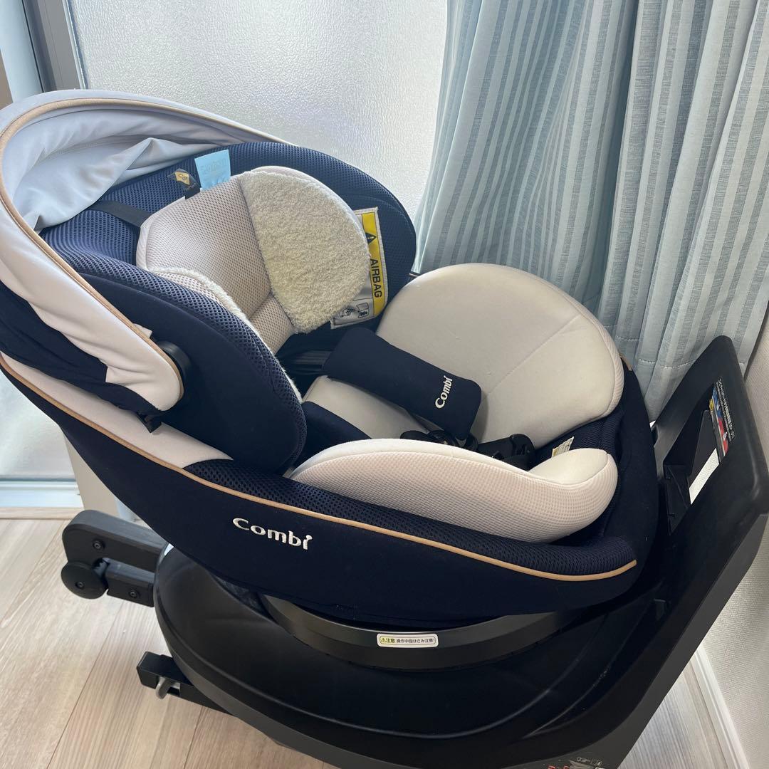 Combi 車用チャイルドシート ネイビー/ホワイト