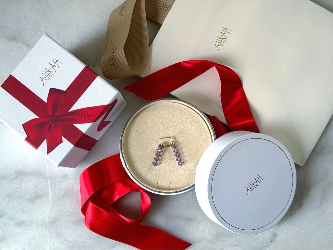 AHKAHアーカースプリングシークイン　アメジストピアス