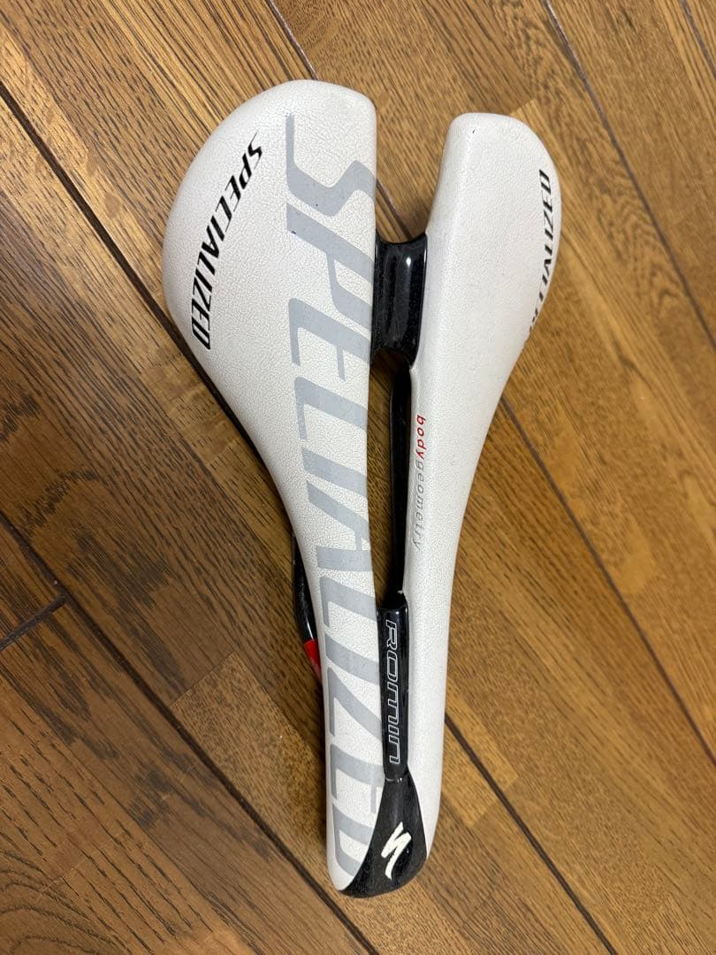 スペシャライズド ROMIN カーボンサドル 143mm