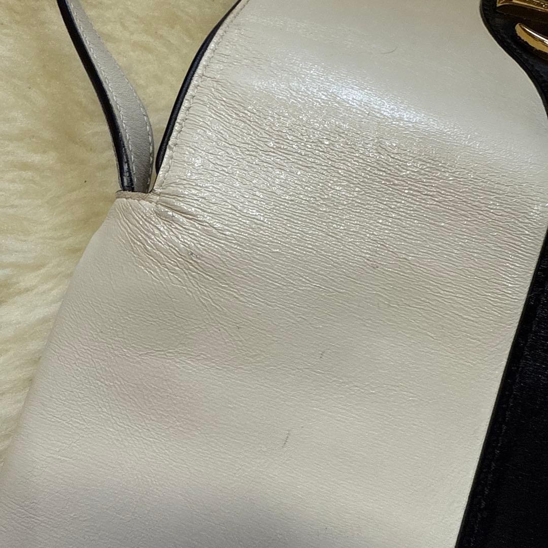 GUCCI GGロゴ ショルダーバッグ ホワイト/ブラック