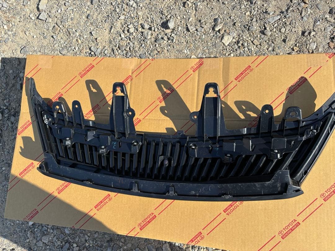 トヨタ　　ハリアー　60系前期　　フロントグリル