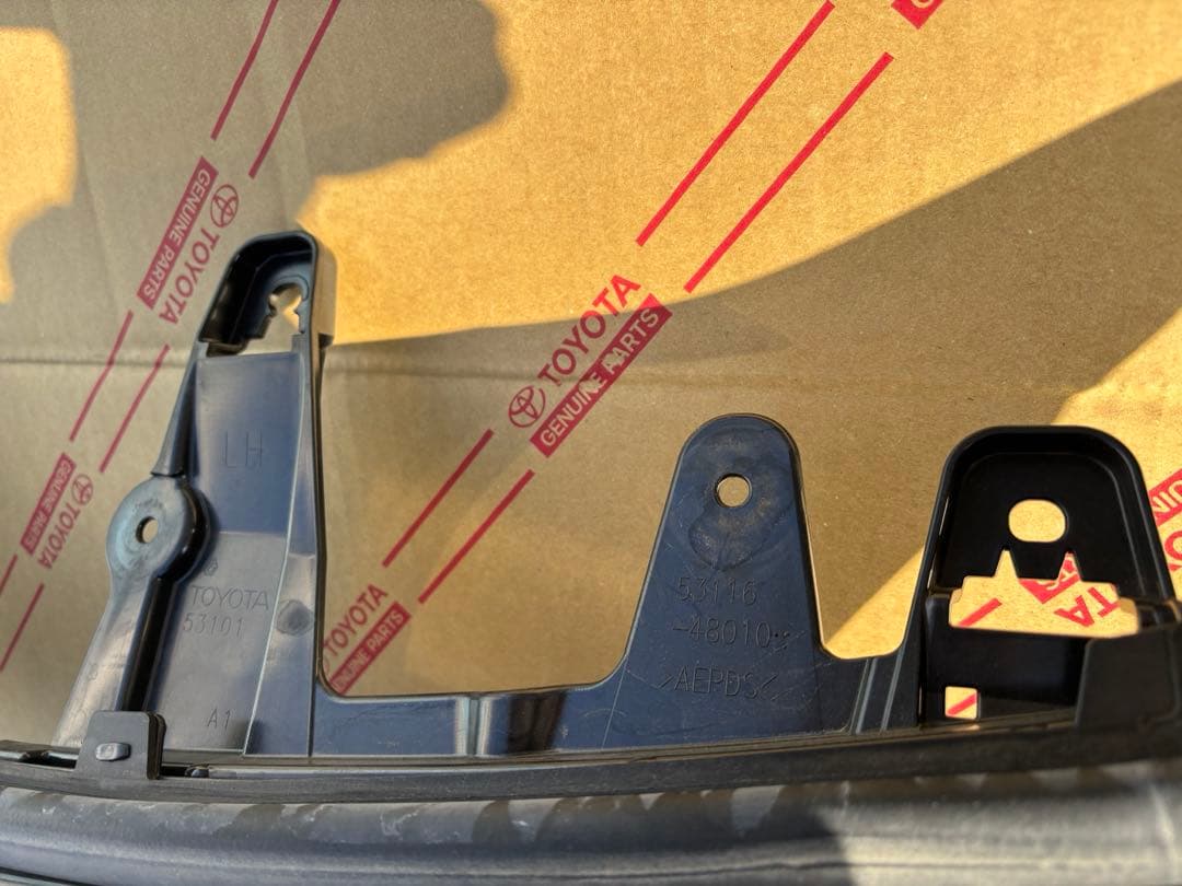 トヨタ　　ハリアー　60系前期　　フロントグリル