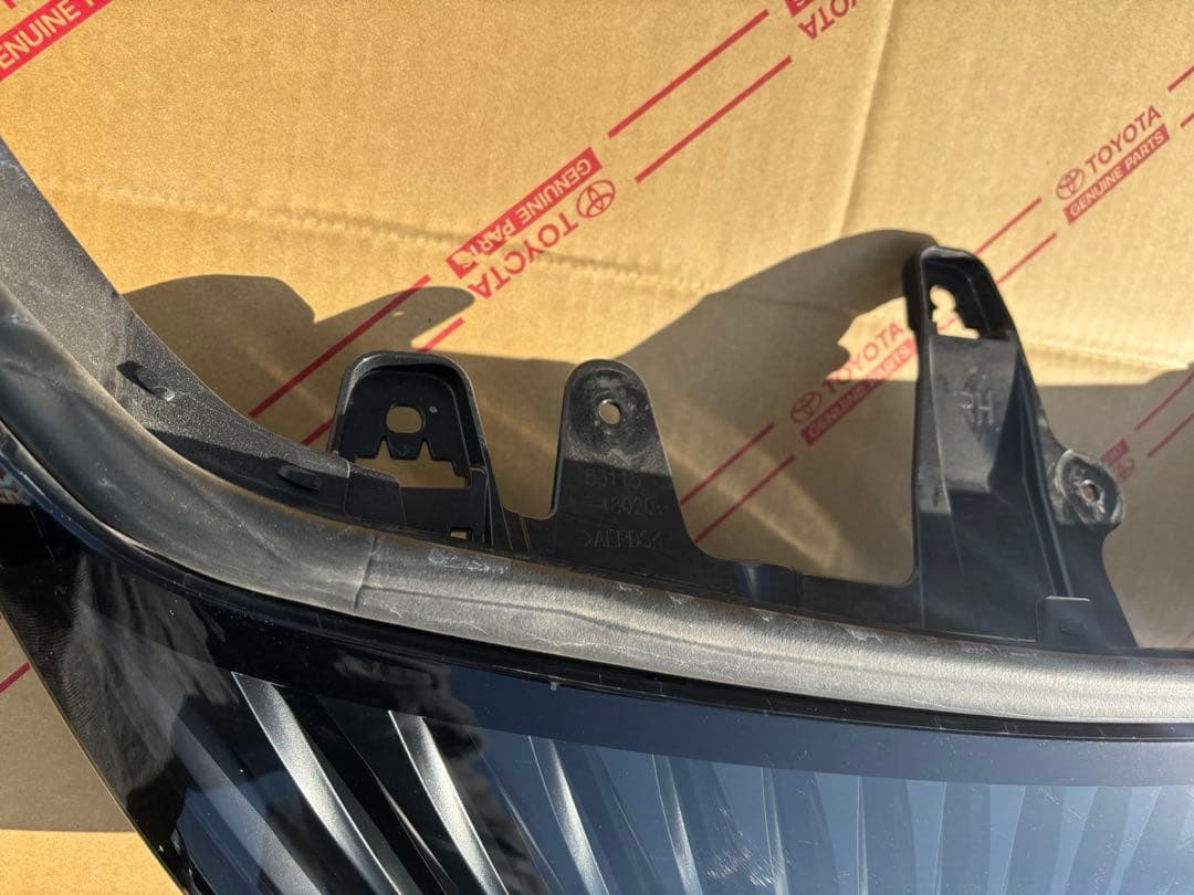 トヨタ　　ハリアー　60系前期　　フロントグリル