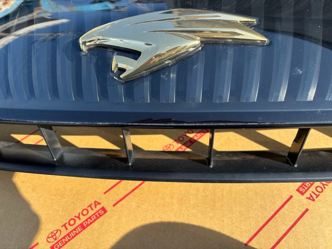 トヨタ　　ハリアー　60系前期　　フロントグリル