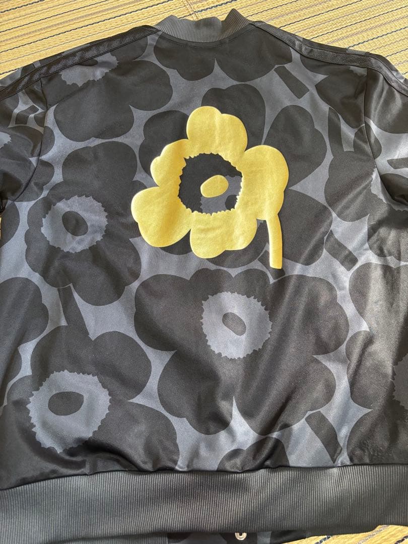 アディダス　マリメッコ　ジャージ上下セット　上L 下XLサイズ　セットアップ