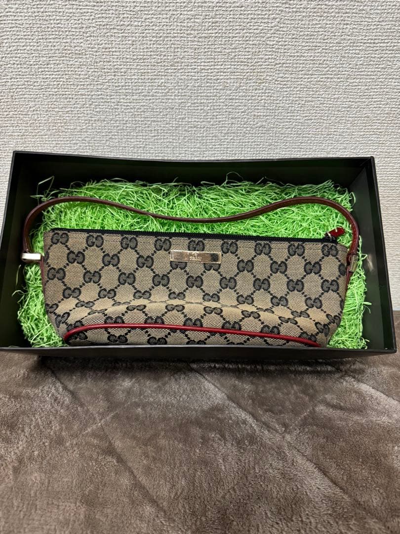 【未使用品】GUCCI GGキャンバスクラッチバッグ