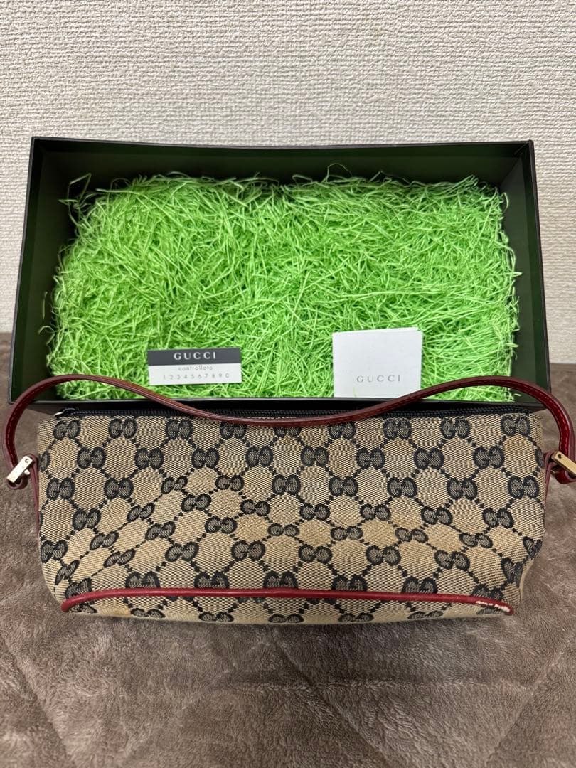【未使用品】GUCCI GGキャンバスクラッチバッグ