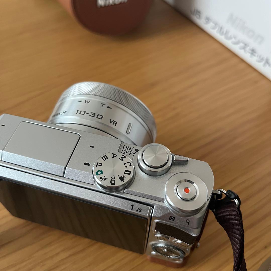 Nikon J5 ダブルレンズキット　純正カバー付