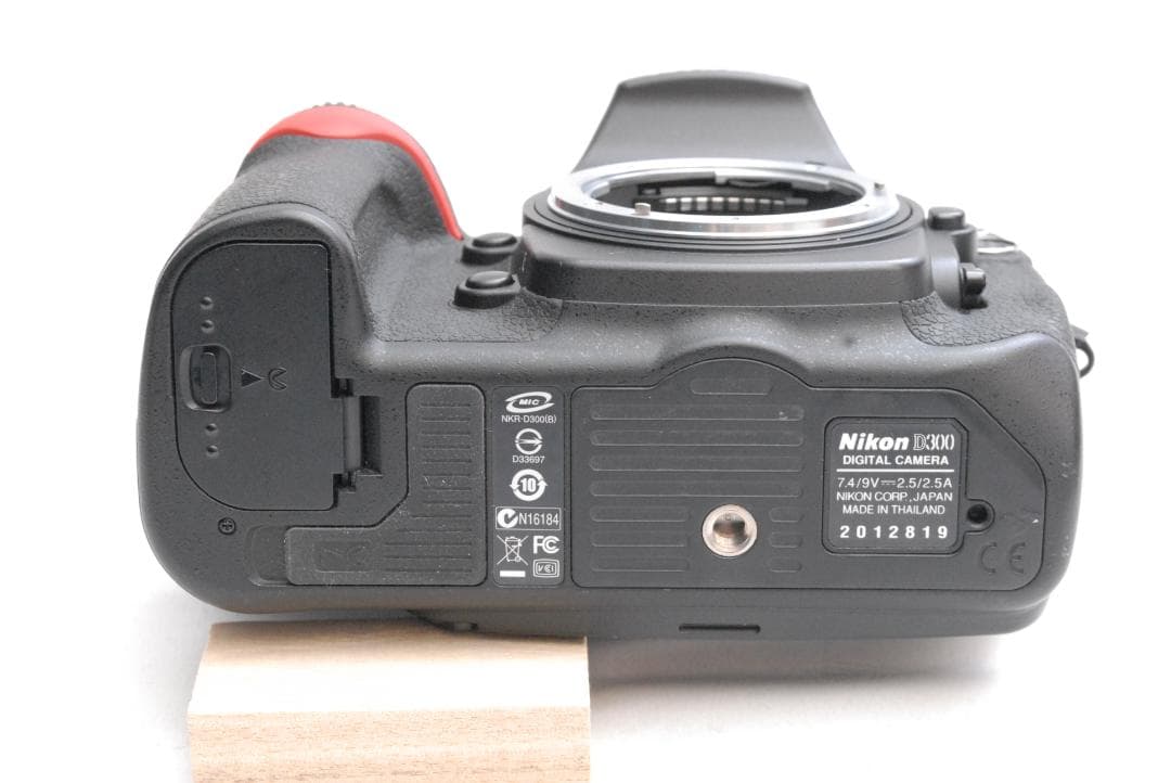 Nikon D300/NIKKOR 70-210ｍｍ (良品）