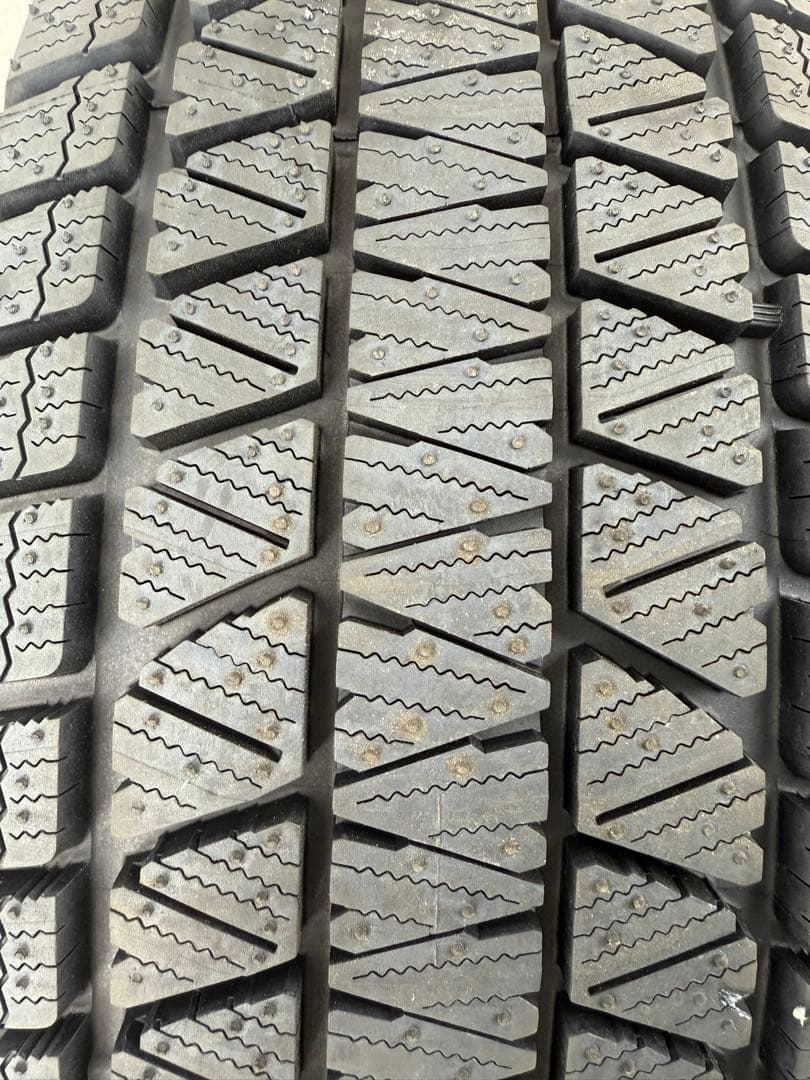 ランクル250スタッドレスBLIZZAKDM-V3 265/65R18新品未使用