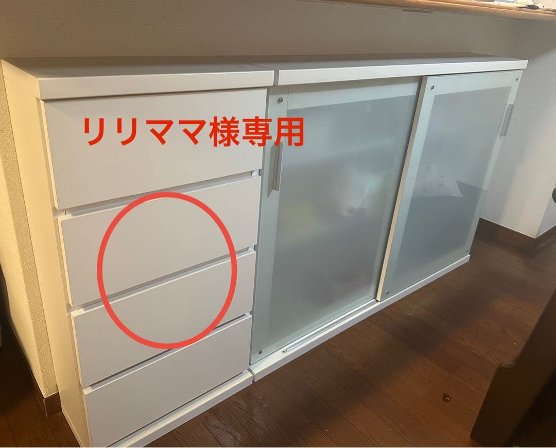 収納物の見やすい ガラス戸カウンター下収納①