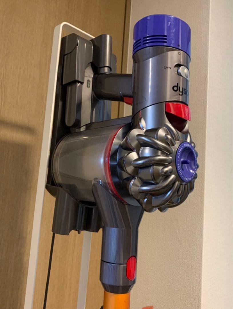 L*O様 【格安・おまけ付】dyson v8 コードレスクリーナー　山崎実業タワ