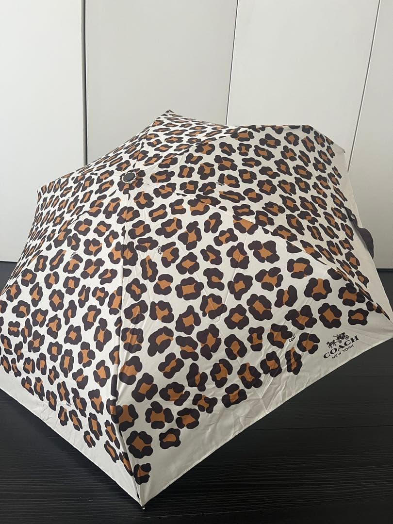 美品COACHコーチ/折りたたみ雨傘/ヒョウ柄