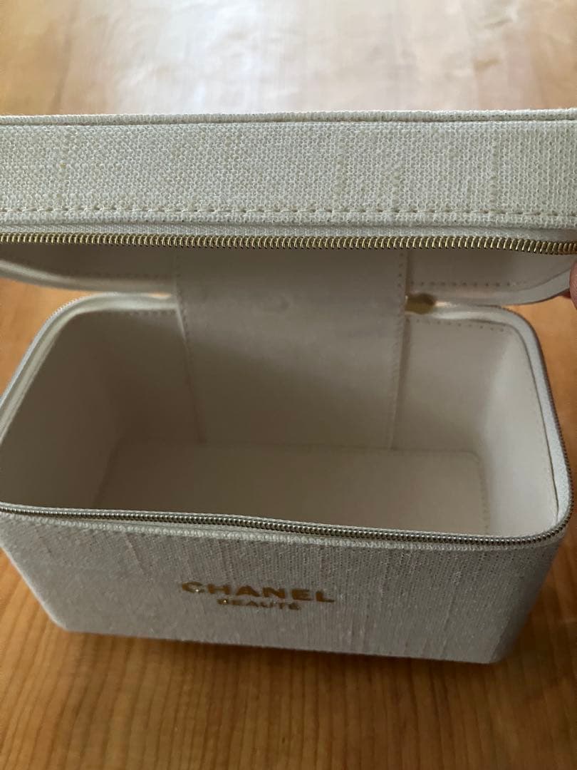 【非売品】新作 CHANELシャネル バニティポーチ ツイード メイクポーチ 白