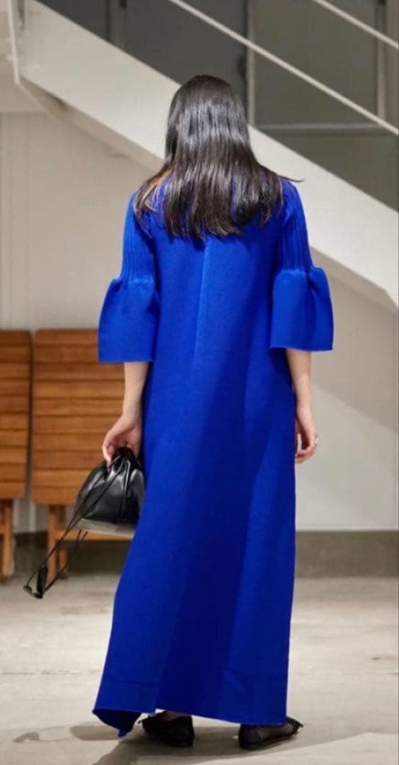 CFCL フレアスリーブ ニットワンピース 青