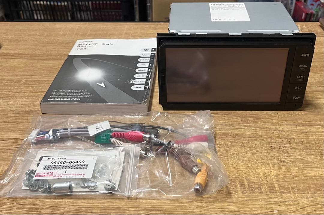 トヨタ純正　SDナビゲーション　NSZT-W64