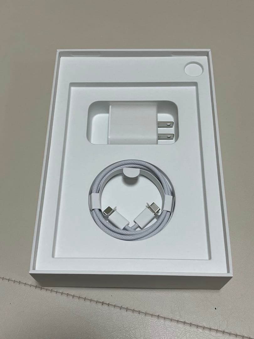 iPad mini 7（A17pro）cellular シルバー 128GB