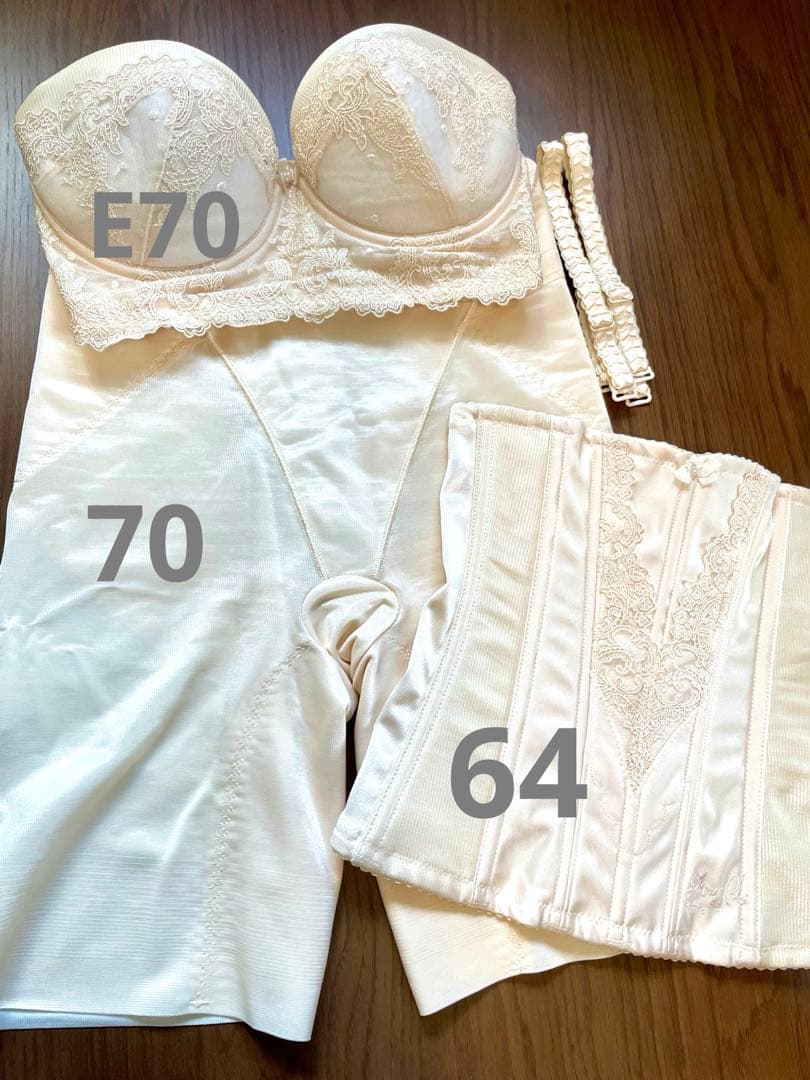 結婚式　ドレスインナー　FOUR SIS&CO.