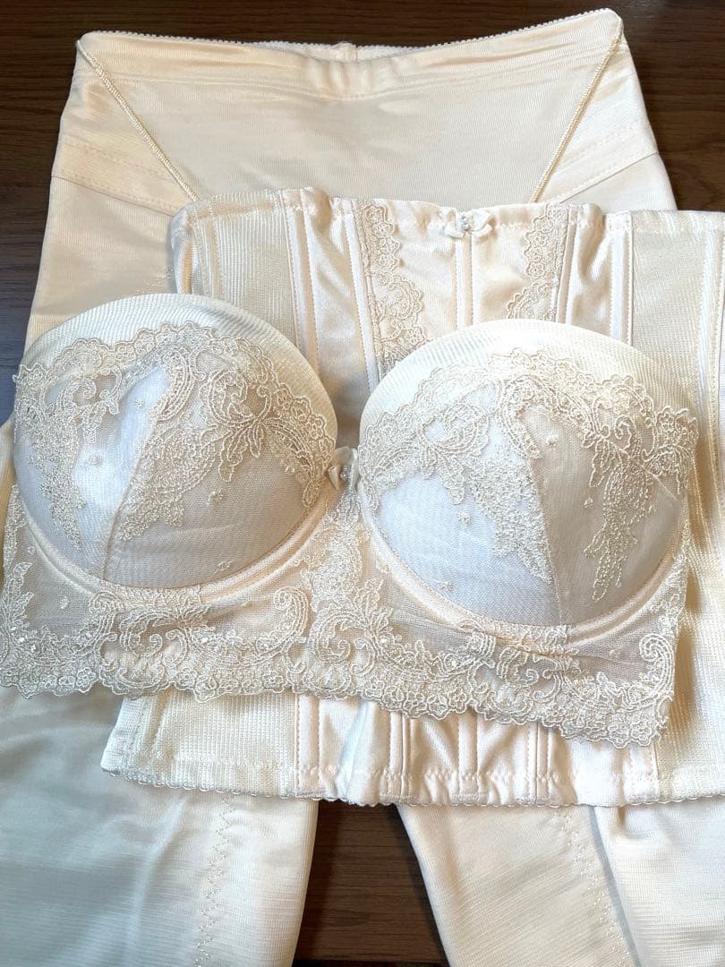 結婚式　ドレスインナー　FOUR SIS&CO.