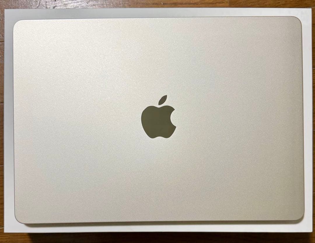 はなMacBook Air M2 13インチ　スターライト　ケース付き