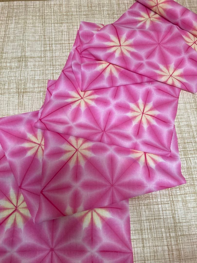 雪花絞り　板締め絞り　ピンク