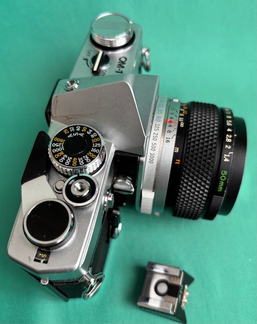★ OLYMPUS OM-1 (革ケース付) + ★ 標準50mm F1.4