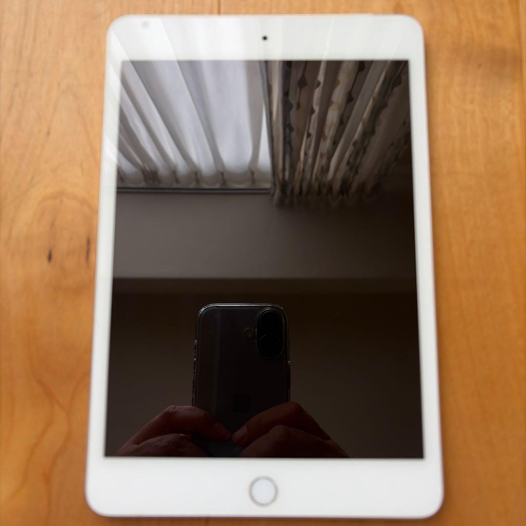 iPad mini4 128GBシルバー SIMフリー