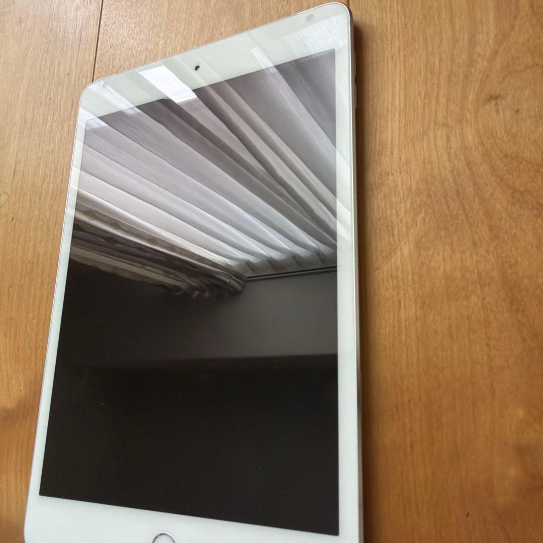 iPad mini4 128GBシルバー SIMフリー