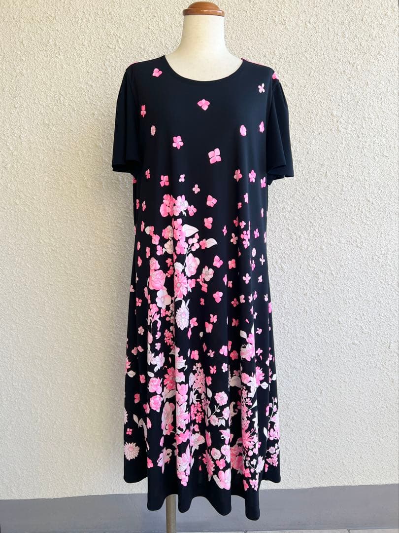 LEONARD SPORT ワンピース　黒　ピンク　花 ポリエステル　サイズ44