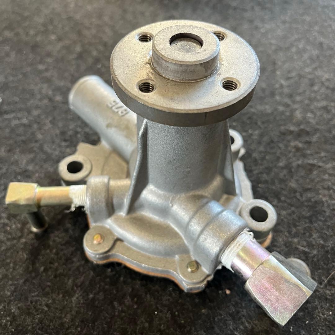 黒*ン様 未使用　ダイハツ　ZMエンジン用ウォーターポンプ　ハイゼットS38 美