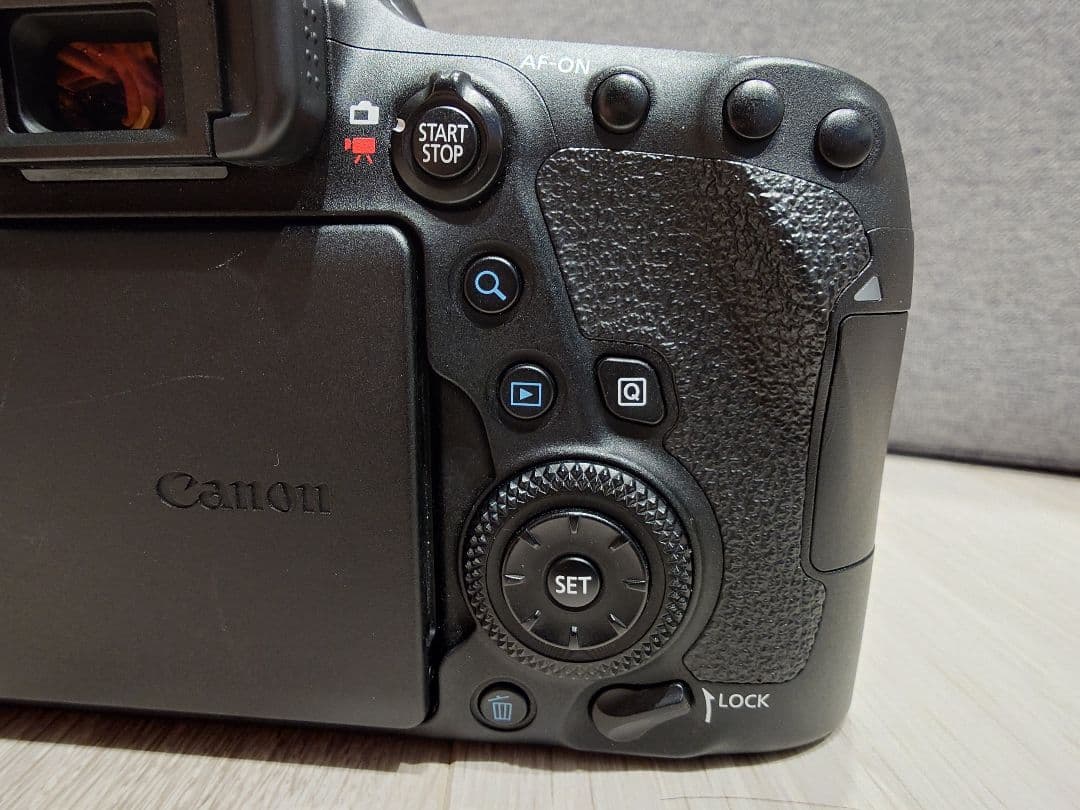 Canon EOS 6D デジタル一眼レフカメラ　値下げ！！