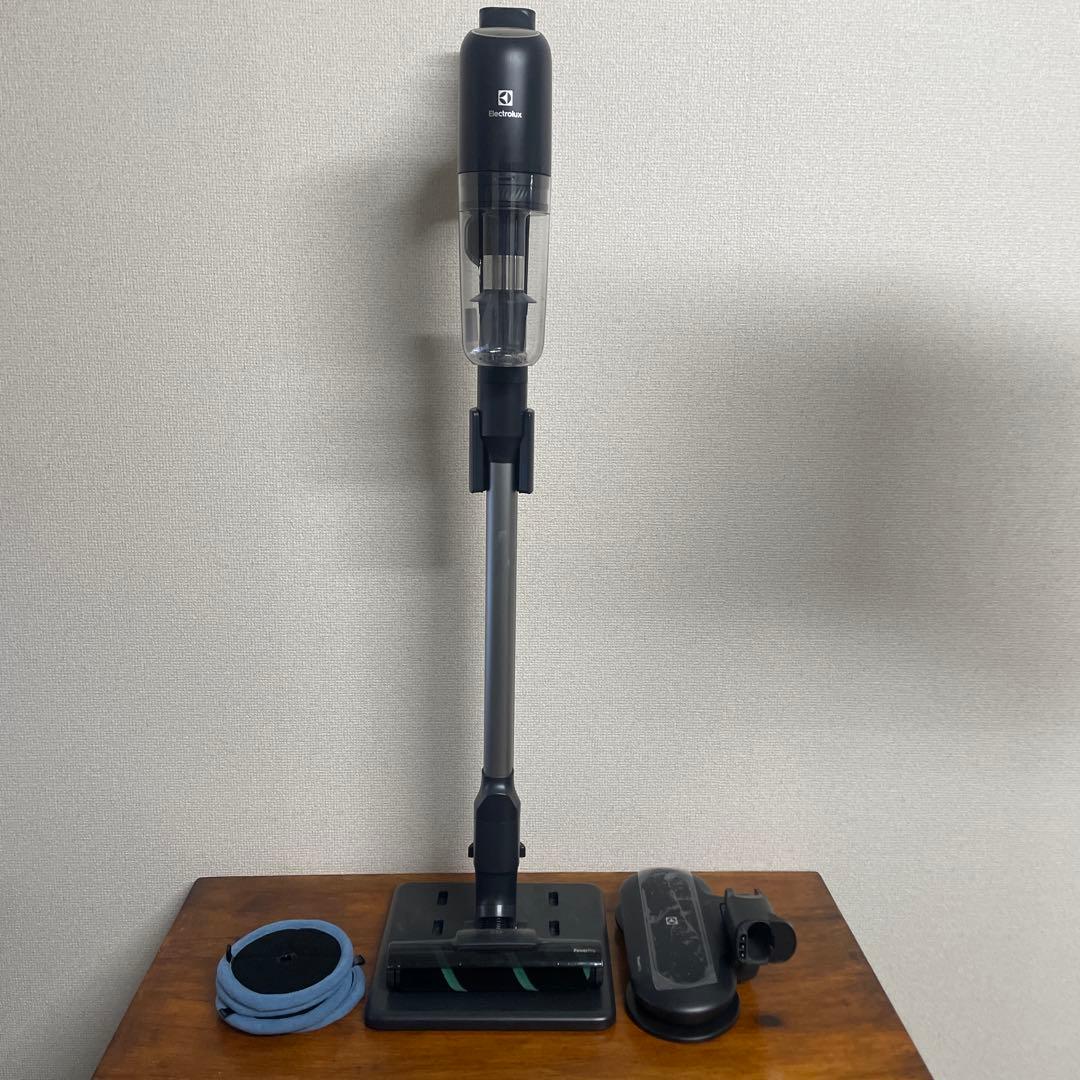 エレクトロラックス 軽量コードレス掃除機 Ultimate700