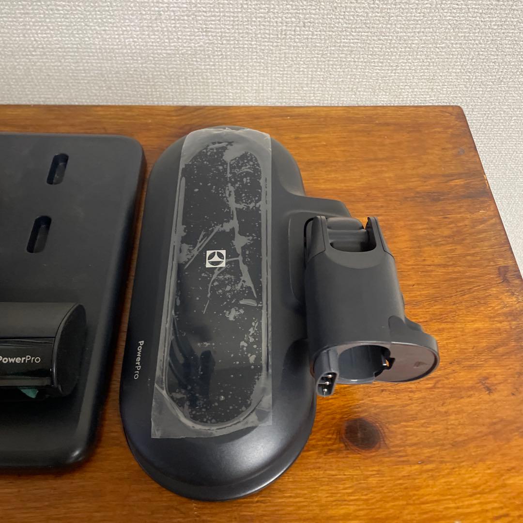 エレクトロラックス 軽量コードレス掃除機 Ultimate700