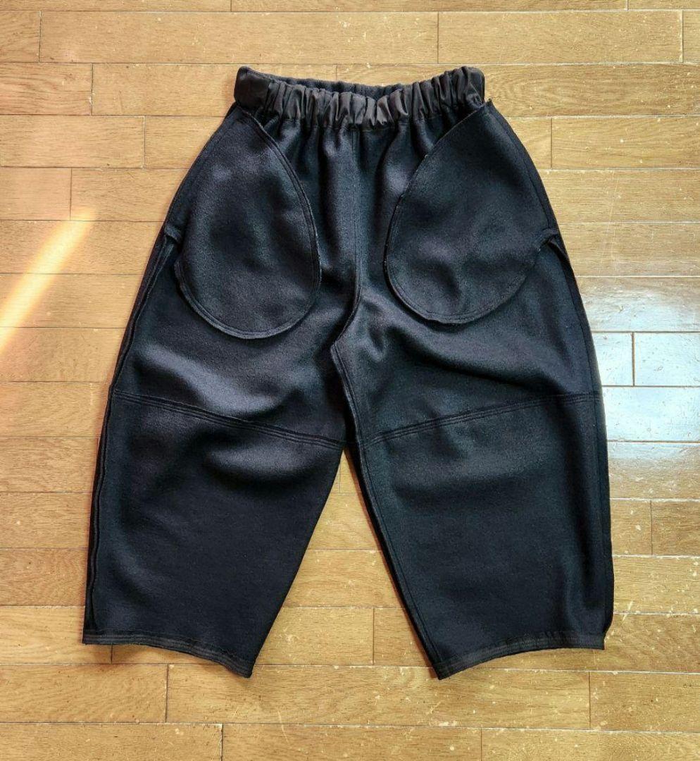 banmariバルーンパンツ　圧縮ウールニット黒