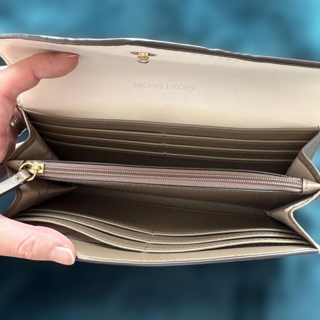Michael Kors MKロゴ長財布 ライトクリーム