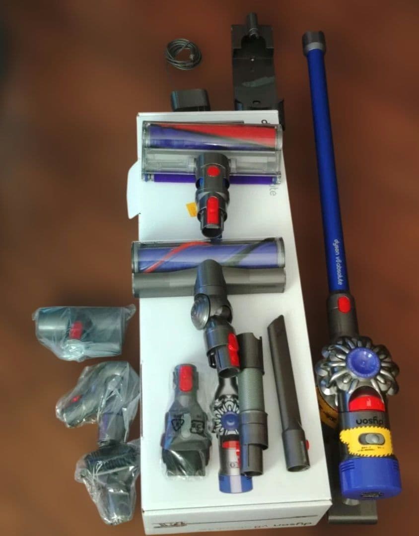 テ*。様 ダイソンV8掃除機