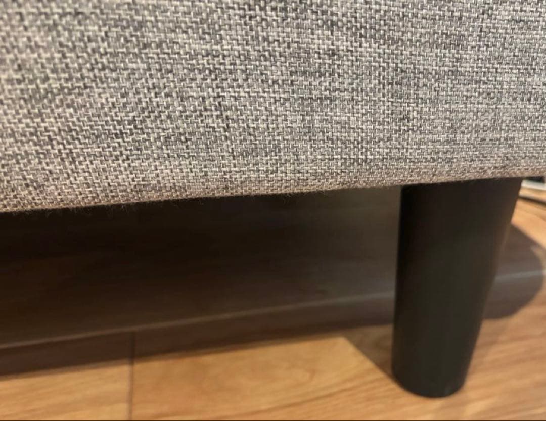 美品！グレーの2人掛けファブリックソファ