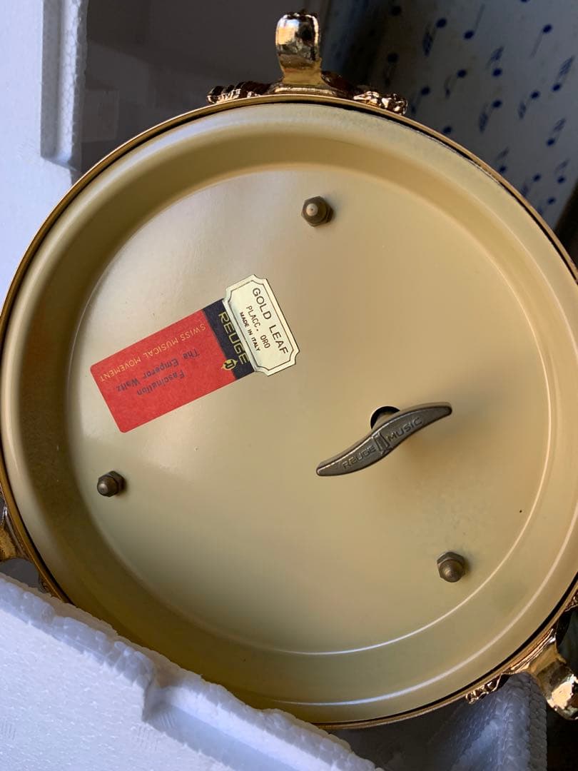 イタリアビンテージ　リュージュカポテモンテ陶器シュガーオルゴール