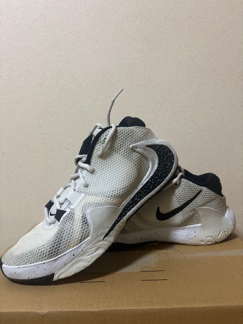 シューズ(男性用) NIKE ZOOM FREAK 1 OREO