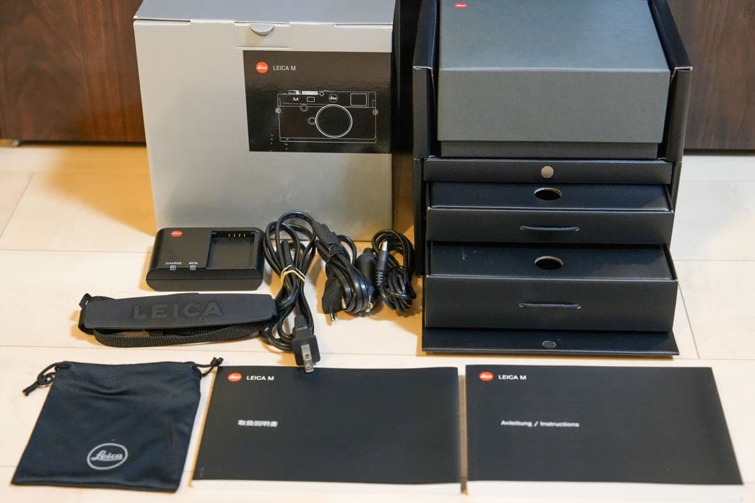 Leica (ライカ) M (Typ240) シルバークローム (付属品完備)