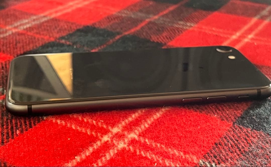 Apple iPhone 8 64GBブラック本体　SIMロック解除済み