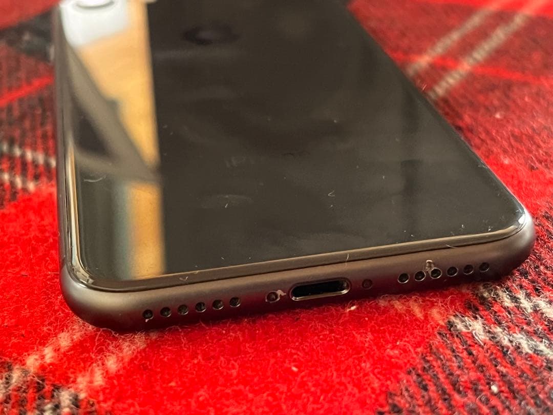 Apple iPhone 8 64GBブラック本体　SIMロック解除済み