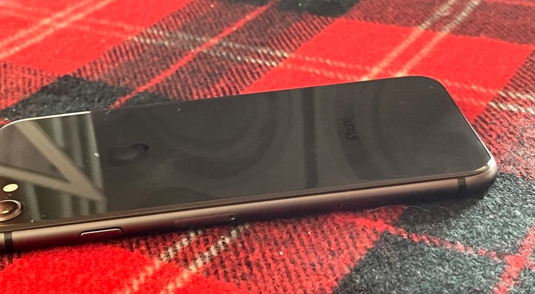 Apple iPhone 8 64GBブラック本体　SIMロック解除済み