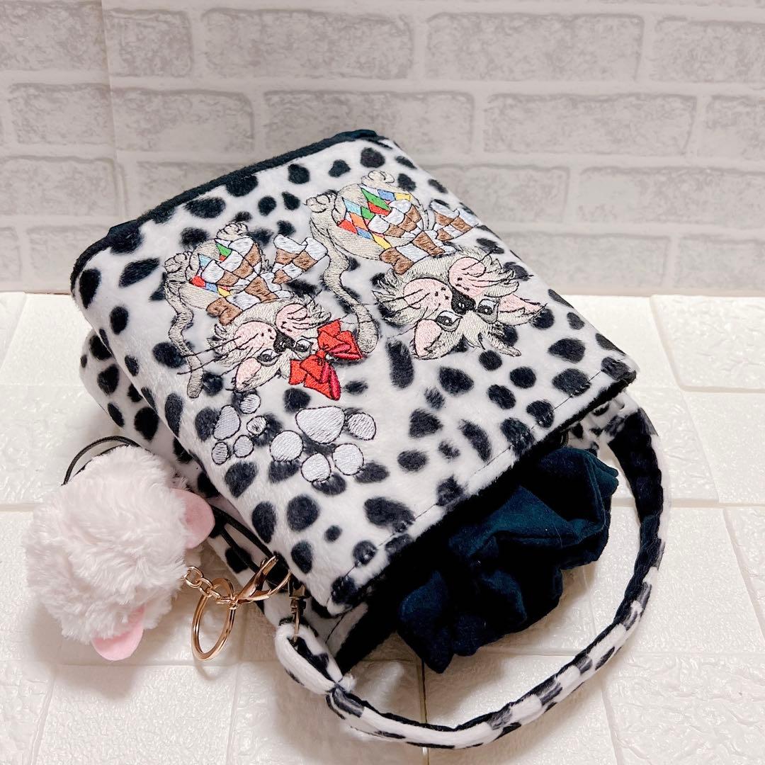 大きめ ポシェット サコッシュ ロラライハリス 刺繍 にゃんこ インド刺繍