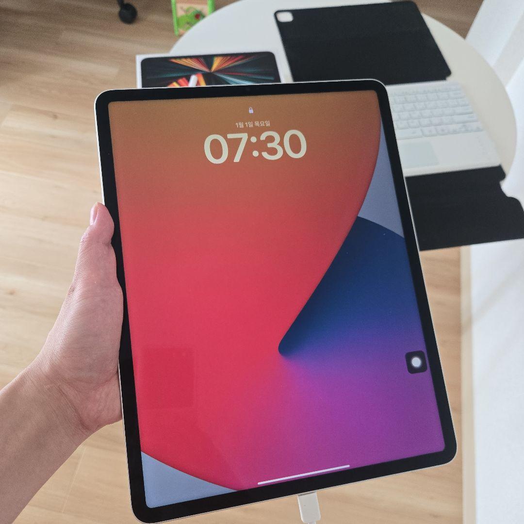 【美品】iPad Pro 12.9 第5世代 128GB+カバーキーボードファン