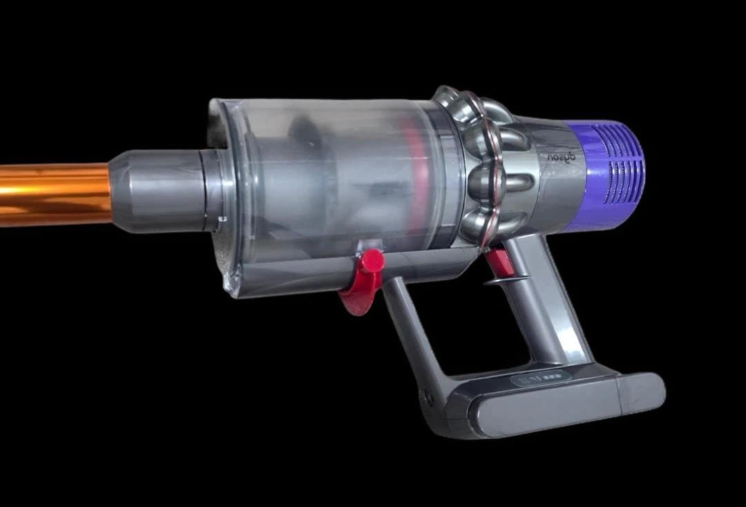 ユーズド美品+付属品満載Dyson Cyclone V10 Fluffy送料込み