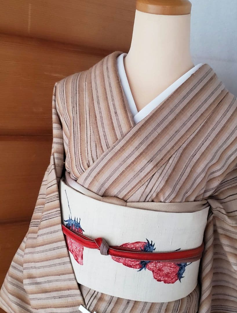 【美品＊未使用】真綿紬　縞　ベージュ　しつけ付き　正絹　スモールサイズ　特価☆