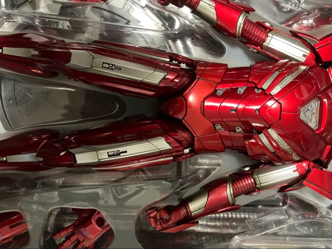 ホットトイズ　アイアンマン 3 シルバーセンチュリオン　 UM3213